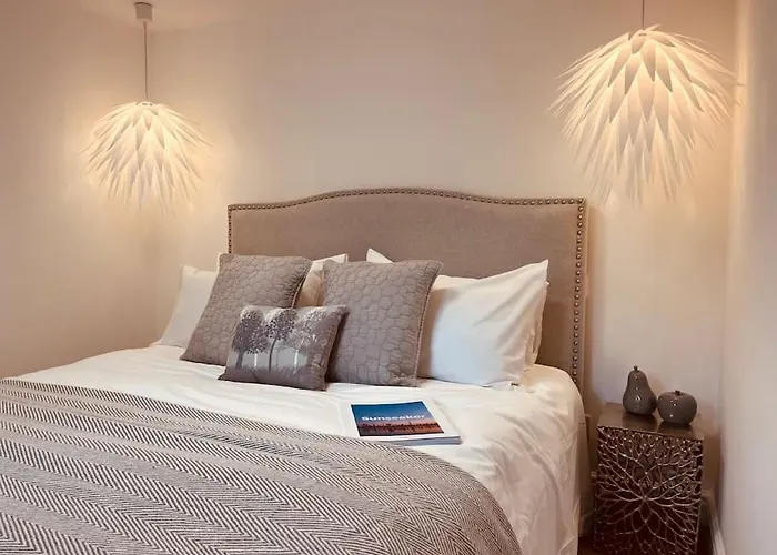 Chelston Grange Torquay Near The Beach With Private Garden & Parking